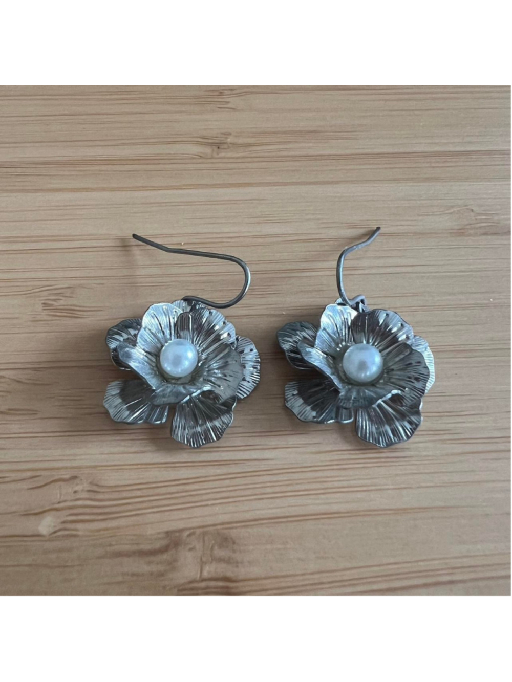 Silver flower earrings with pearl accents